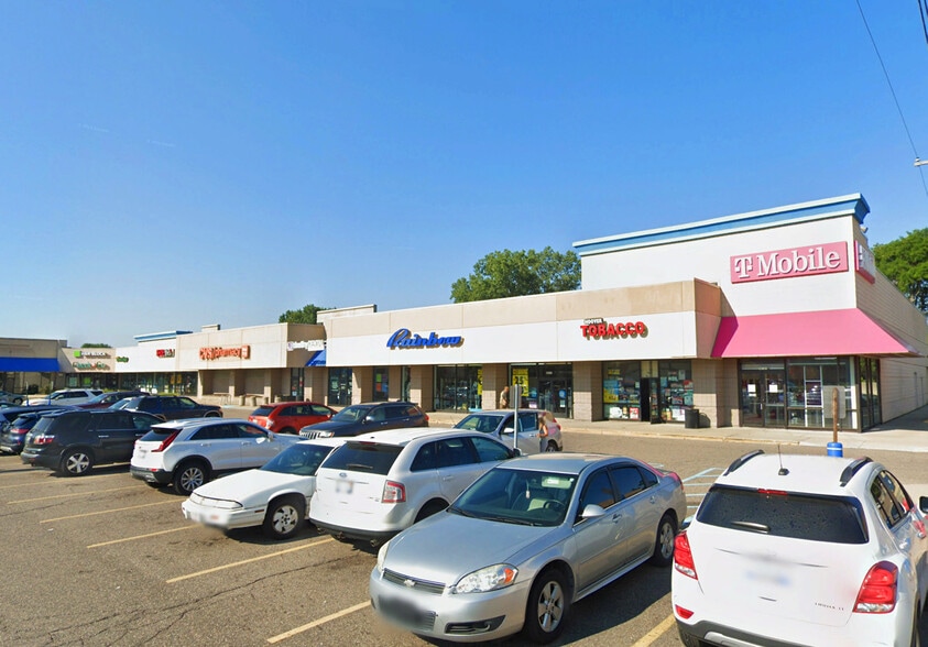26013-26127 Hoover Rd, Warren, MI for lease - Building Photo - Image 2 of 8
