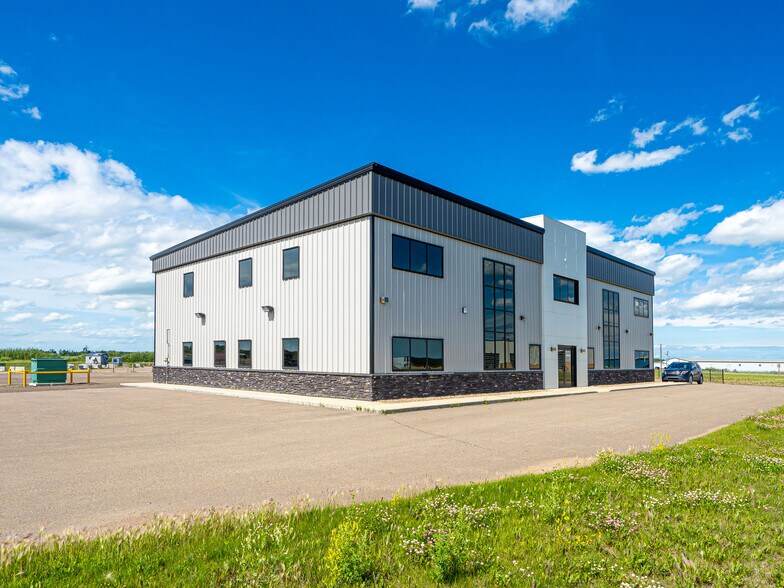 88 Auto rd, Lloydminster, AB à louer - Photo du bâtiment - Image 1 de 29