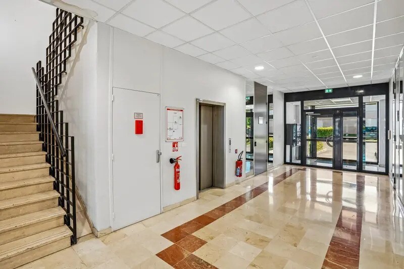 Bureau dans Rosny-sous-Bois à vendre - Hall d’entrée - Image 2 de 14