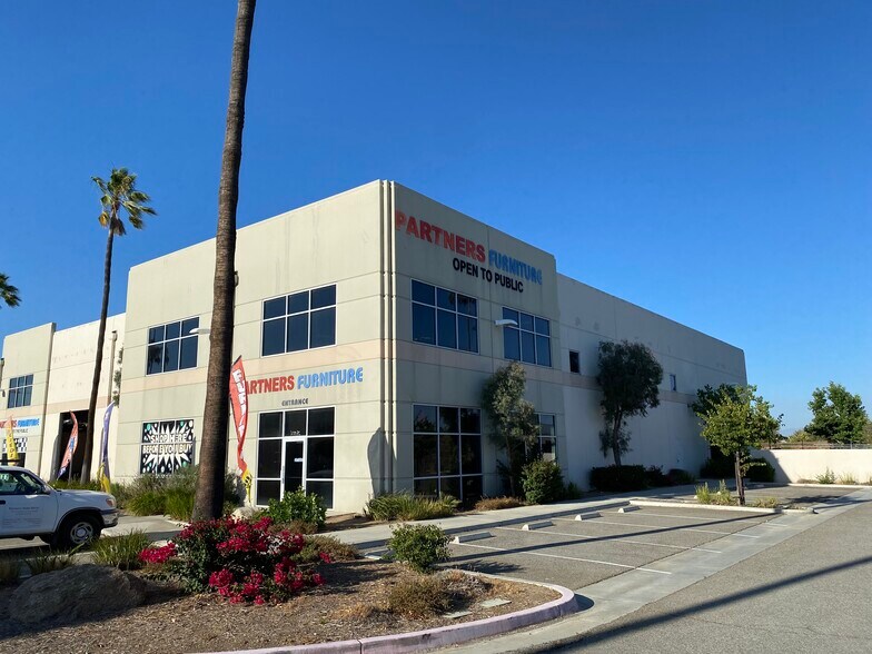 7372 Sycamore Canyon Blvd, Riverside, CA à louer - Photo du bâtiment - Image 2 de 15