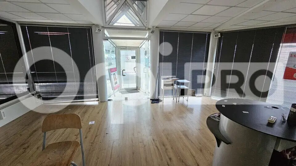 Retail in Pessac for lease - Interior Photo - Image 2 of 5