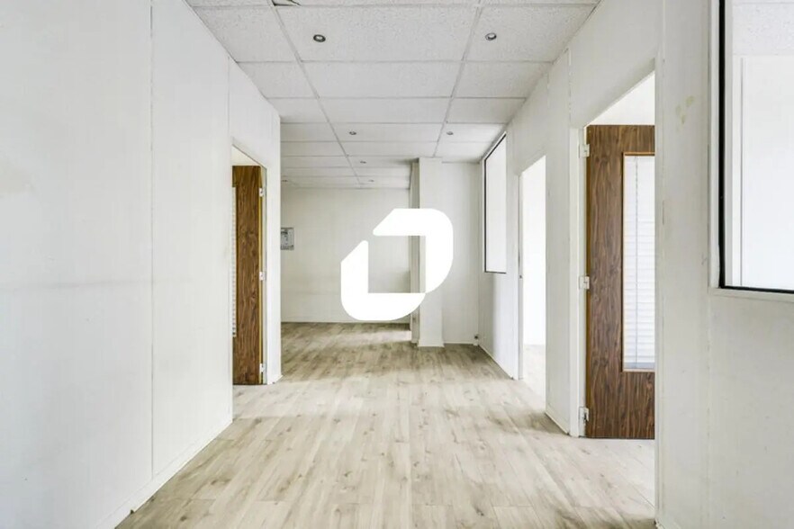 Office in Noisiel for lease - Interior Photo - Image 3 of 13