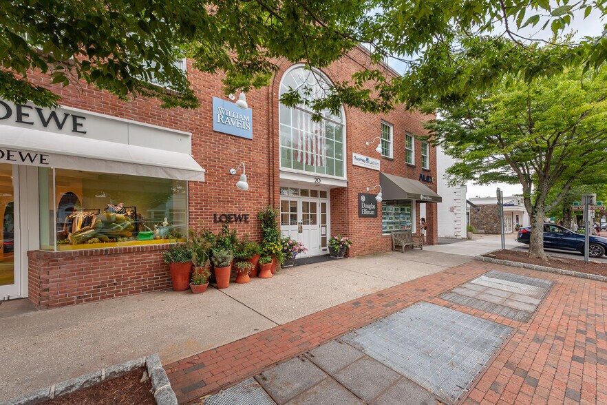 20 Main St, East Hampton, NY for lease - Building Photo - Image 2 of 9