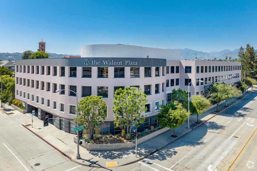 215 N Marengo Ave, Pasadena, CA for lease - Primary Photo - Image 1 of 68