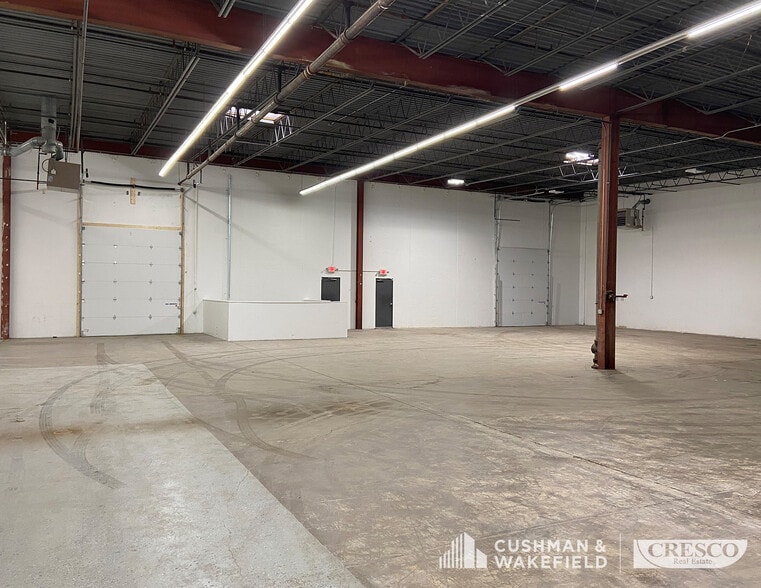 6800-6898 Engle Rd, Middleburg Heights, OH for lease - Building Photo - Image 3 of 10