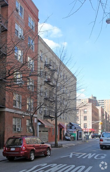 150 E 3rd St, New York, NY à louer - Photo du bâtiment - Image 2 de 3