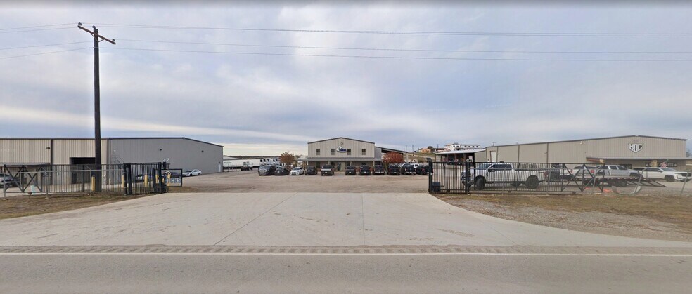 7400-7450 FM 2449, Ponder, TX à vendre - Photo du bâtiment - Image 2 de 11
