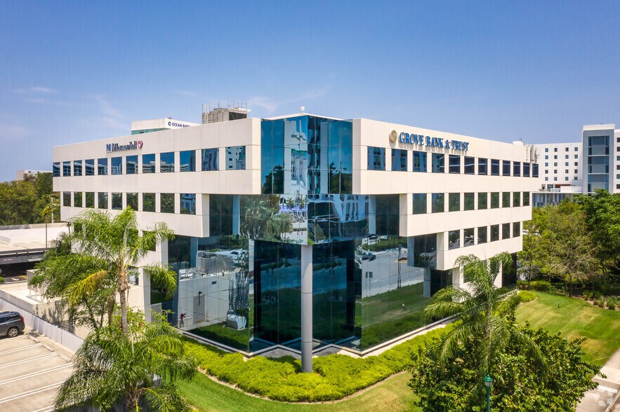 20801 Biscayne Blvd, Aventura, FL à louer - Photo du bâtiment - Image 1 de 14