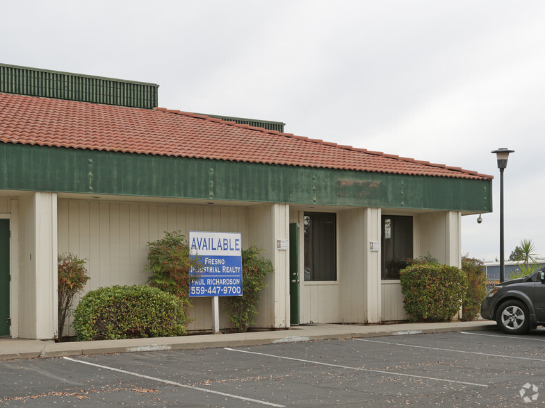 5748 E Shields Ave, Fresno, CA for lease - Building Photo - Image 3 of 26