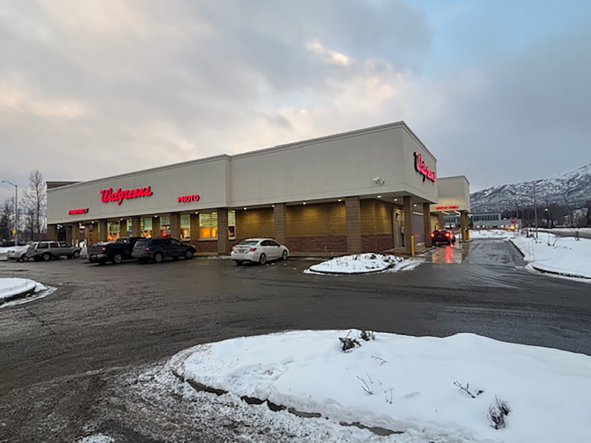 7600 Debarr Rd, Anchorage, AK for lease Building Photo- Image 1 of 5