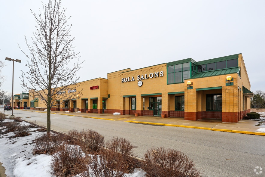 17295 W Capitol Dr, Brookfield, WI à louer - Photo du bâtiment - Image 1 de 12