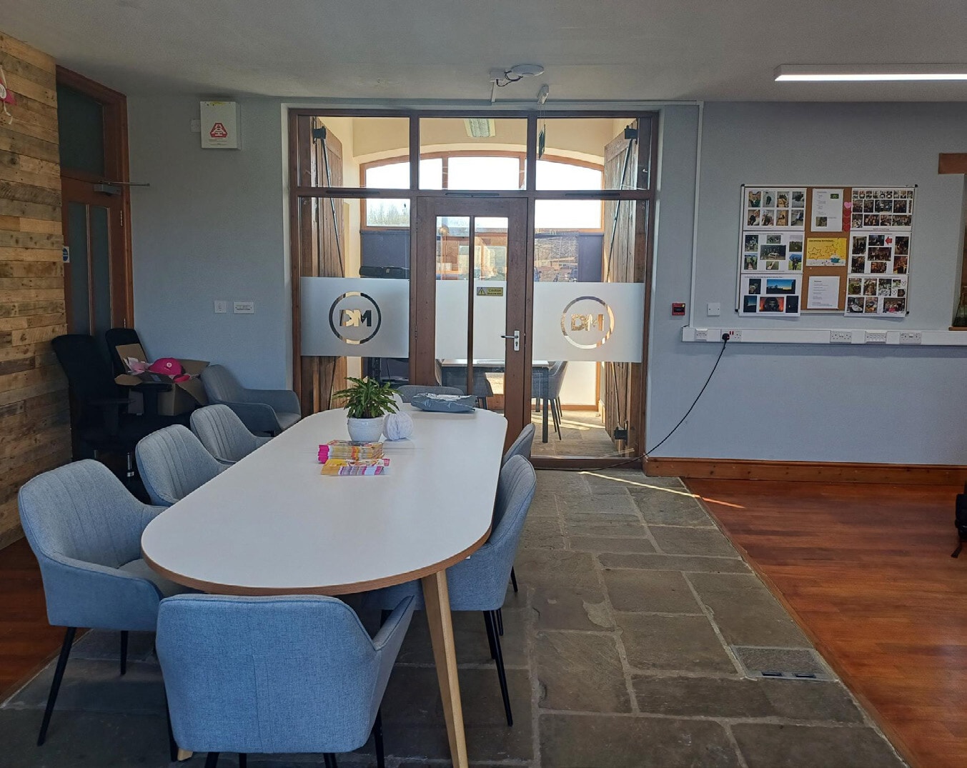 Crown Ln, Tinwell for lease Interior Photo- Image 1 of 2