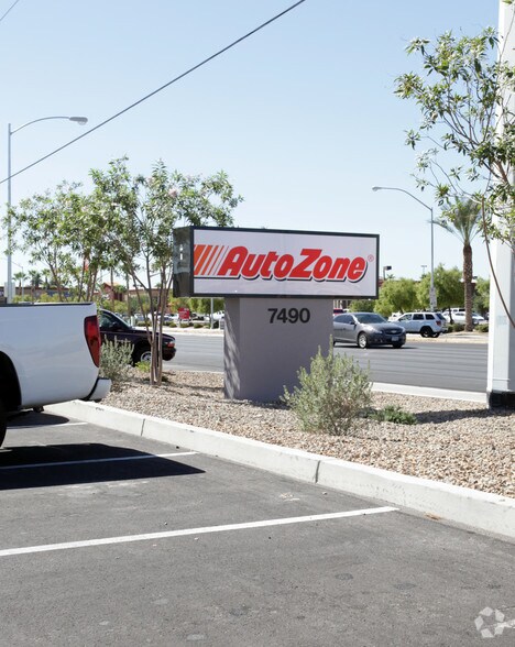 7490 S Rainbow Blvd, Las Vegas, NV à louer - Photo du bâtiment - Image 2 de 3