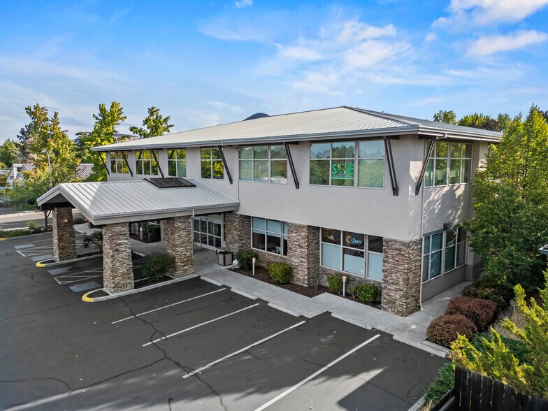 2924 Siskiyou Blvd, Medford, OR à vendre - Photo du bâtiment - Image 2 de 11