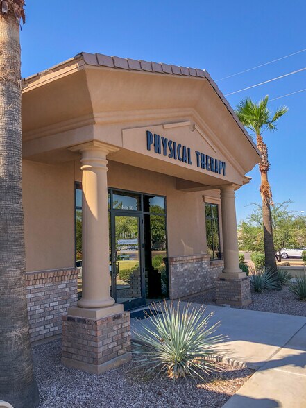 725 W Elliot Rd, Gilbert, AZ à louer - Photo du bâtiment - Image 3 de 11