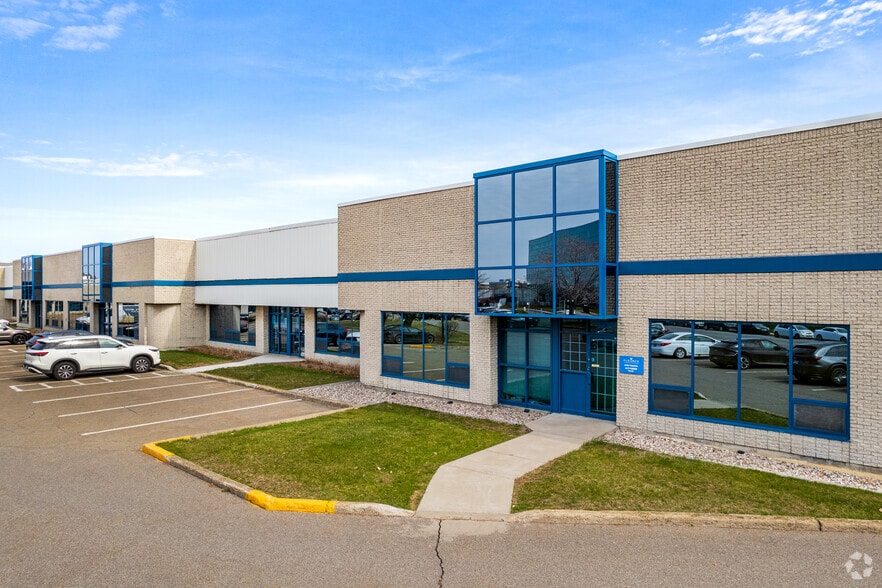 4575 Boul Poirier, Montréal, QC for lease - Building Photo - Image 2 of 15