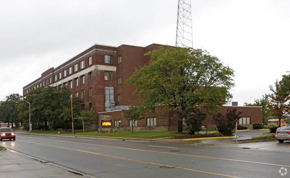 196 Cesar E Chavez Ave, Pontiac, MI for sale - Primary Photo - Image 1 of 3