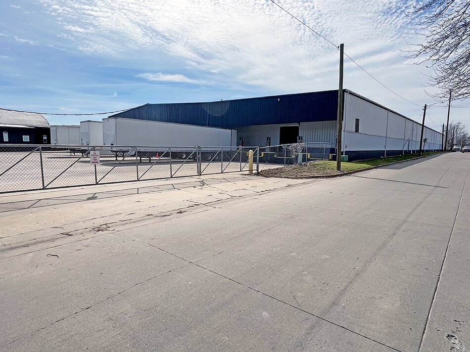 1200 N Logan St, Lincoln, IL for lease Interior Photo- Image 1 of 5