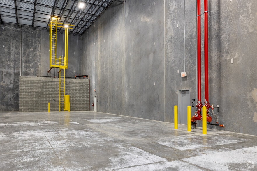 2301 Commerce Rd, Richmond, VA for lease - Interior Photo - Image 3 of 17