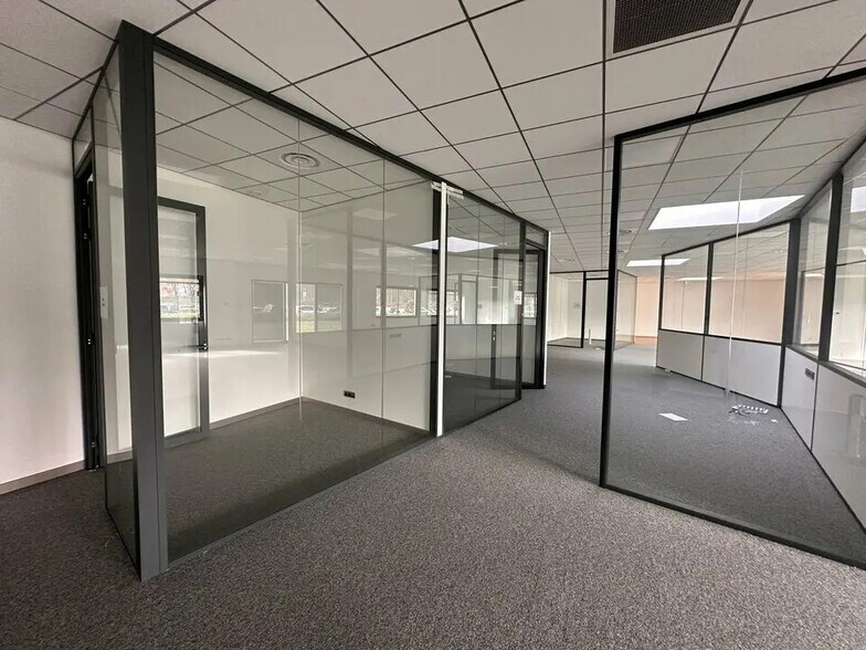 Office in ILLKIRCH-GRAFFENSTADEN for lease - Interior Photo - Image 3 of 5