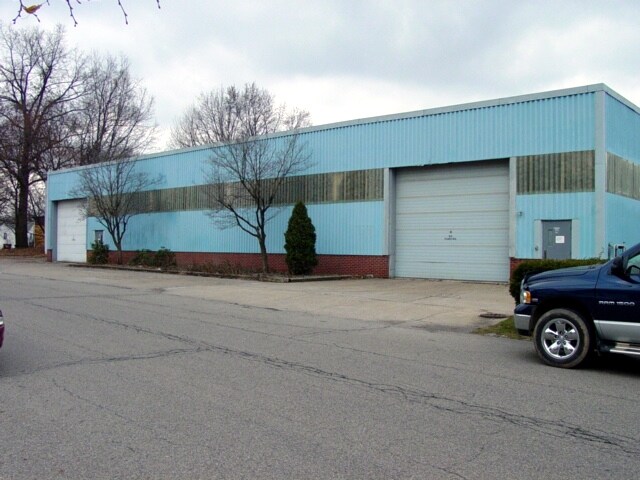 416 Pittsburgh Cir, Ellwood City, PA à vendre - Photo du bâtiment - Image 2 de 44