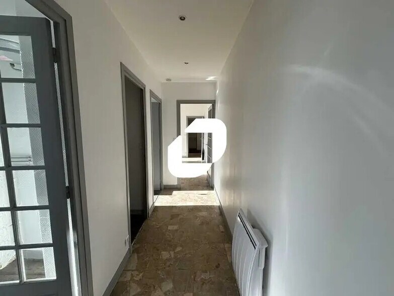 Office in Caluire-et-Cuire for lease - Interior Photo - Image 2 of 8