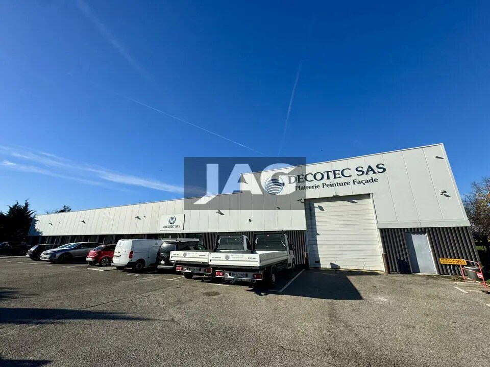 Flex in Vaulx-en-Velin for lease Building Photo- Image 1 of 14