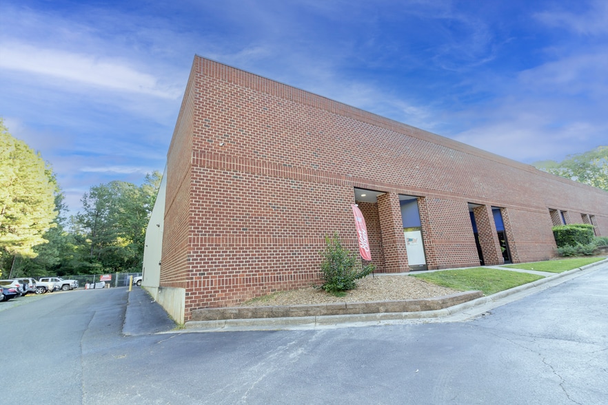 3200 Glen Royal Rd, Raleigh, NC à louer - Photo du bâtiment - Image 1 de 20