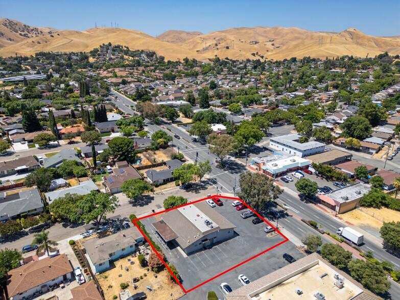 4015 Railroad Ave, Pittsburg, CA à vendre - Photo du bâtiment - Image 2 de 35