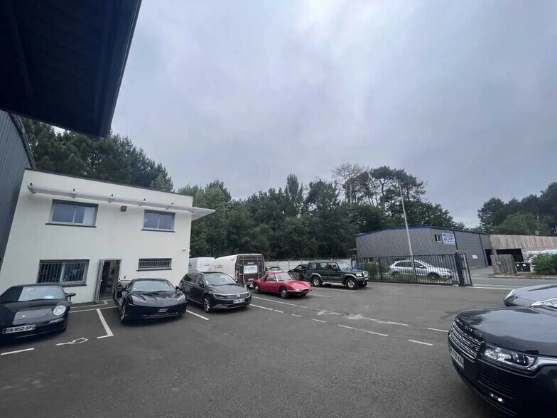 Bureau dans Canéjan à louer - Photo du bâtiment - Image 2 de 8