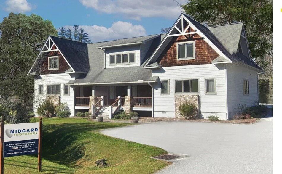 27 Cashiers Lake Rd, Cashiers, NC for lease - Primary Photo - Image 1 of 1