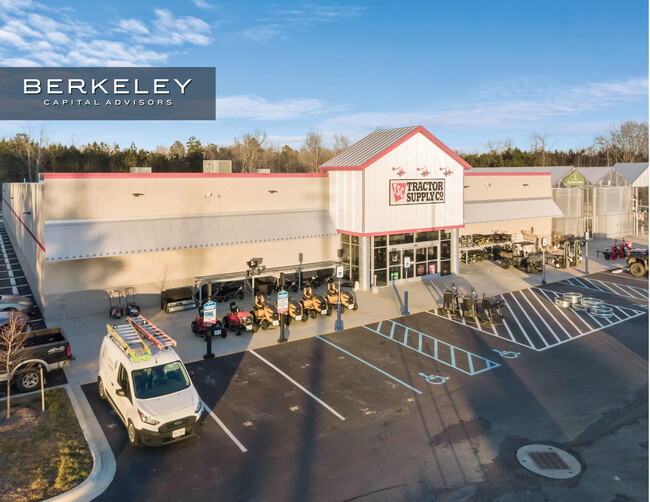 Plus de détails pour 183 General Puller Hwy, Saluda, VA - Commerce de détail à vendre