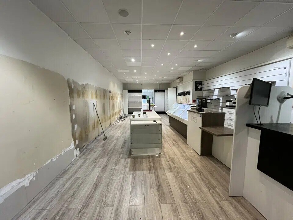 Retail in Oullins for lease Other- Image 1 of 3