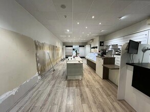 Retail in Oullins for lease Other- Image 1 of 3