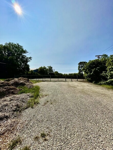 1610 S Macedonia Ave, Muncie, IN à louer - Photo du bâtiment - Image 2 de 4