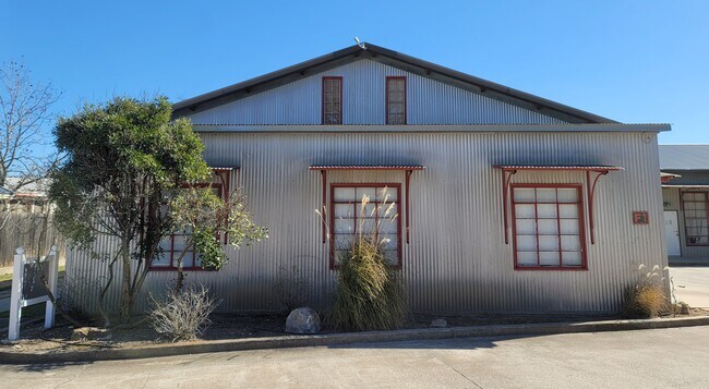 More details for 113 Salado Plaza Dr, Salado, TX - Office for Lease