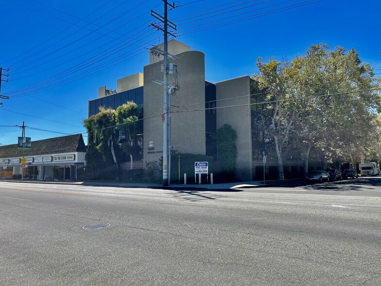 12520 Magnolia Blvd, Valley Village, CA for lease - Building Photo - Image 1 of 1