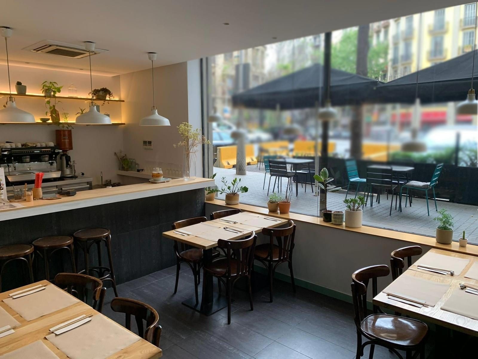 Retail in Barcelona, Barcelona for lease Primary Photo- Image 1 of 2