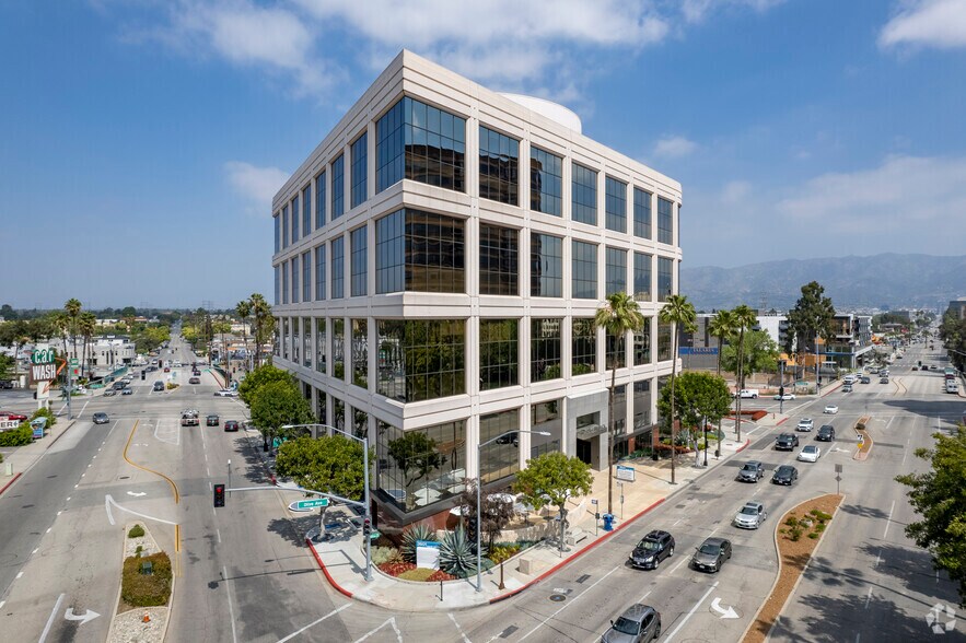3601 W Olive Ave, Burbank, CA à louer - Photo du bâtiment - Image 3 de 11