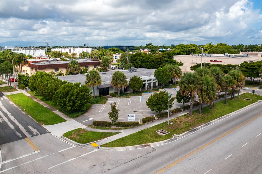 469 Spencer Dr, West Palm Beach, FL for lease - Building Photo - Image 3 of 30