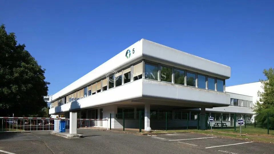 Industrial in Tremblay-en-France for lease - Building Photo - Image 1 of 6