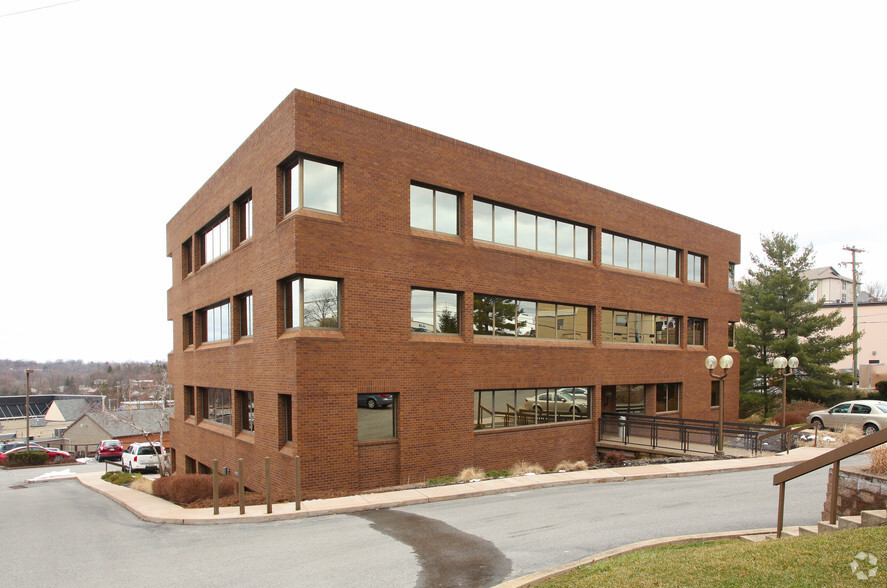 1700 N Highland Rd, Pittsburgh, PA for lease - Primary Photo - Image 1 of 4
