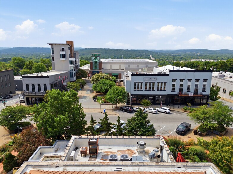 1 W Mountain St, Fayetteville, AR à louer - Photo du bâtiment - Image 3 de 30