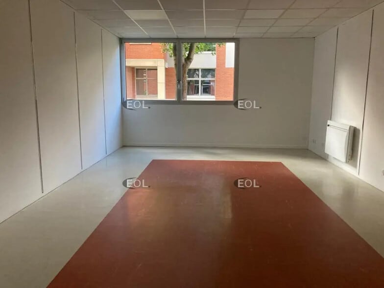 Flex in Chevilly-Larue for lease - Interior Photo - Image 2 of 4