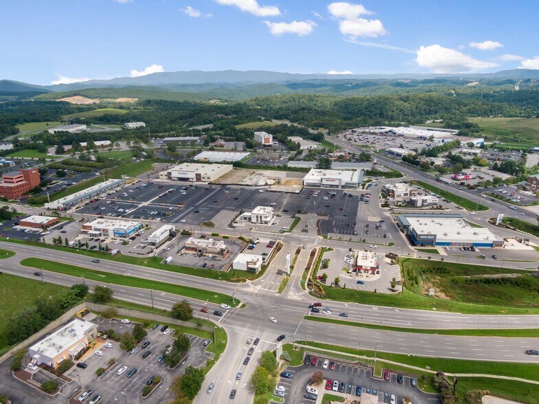 2505-2625 N Market St, Christiansburg, VA à louer - Photo du bâtiment - Image 2 de 2