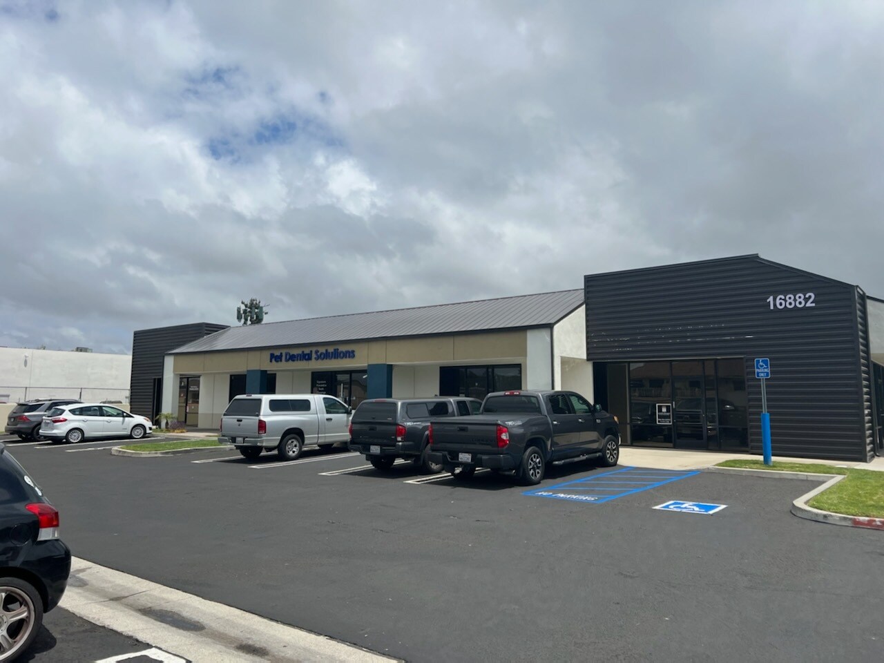 16932 Gothard St, Huntington Beach, CA à vendre Photo du bâtiment- Image 1 de 1