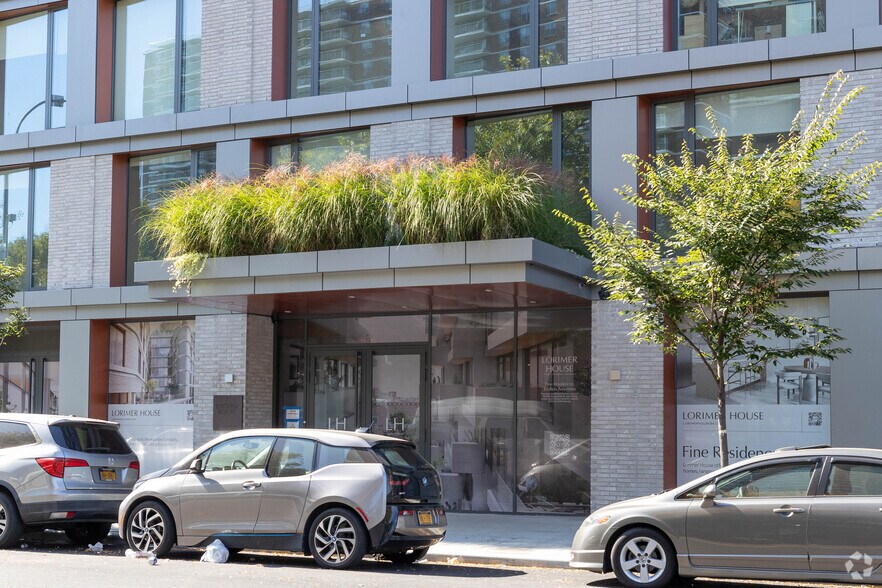 555 Broadway, Brooklyn, NY à louer - Photo du bâtiment - Image 3 de 17