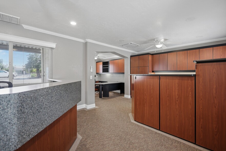 306 N Willis St, Visalia, CA à vendre - Photo du bâtiment - Image 2 de 10