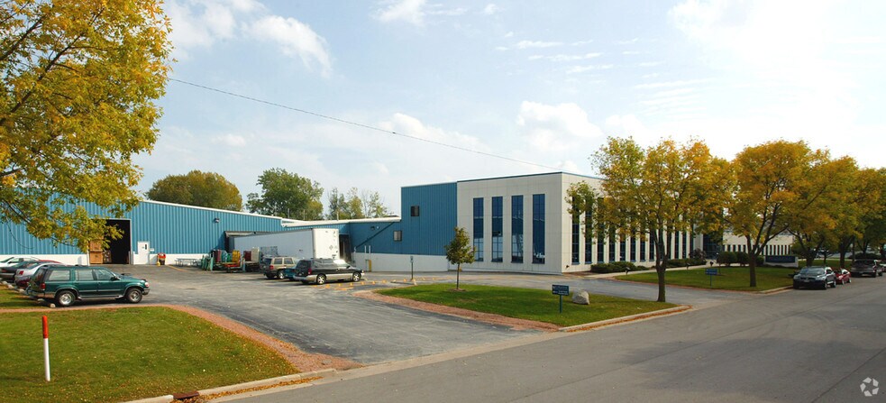 8900 N 55th St, Milwaukee, WI for sale - Building Photo - Image 2 of 4