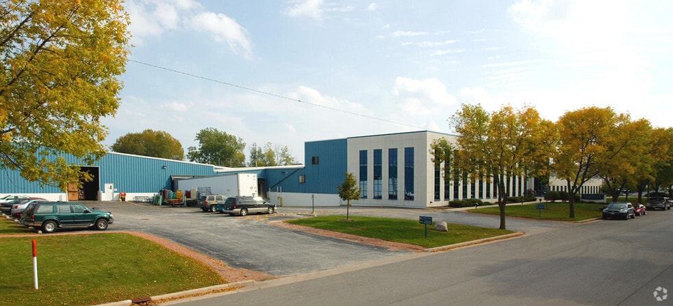 8900 N 55th St, Milwaukee, WI à vendre - Photo du bâtiment - Image 2 de 4